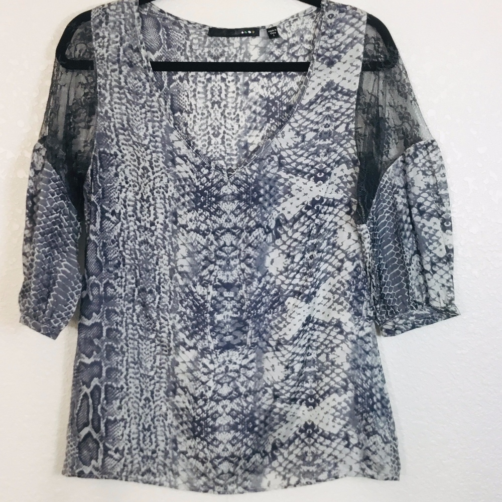 ✨ Bellatrix snake patterned 100% silk top sz S